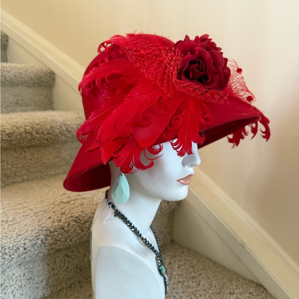 Red Feathered Women's Hat Red Robin - Picture 2 of 10